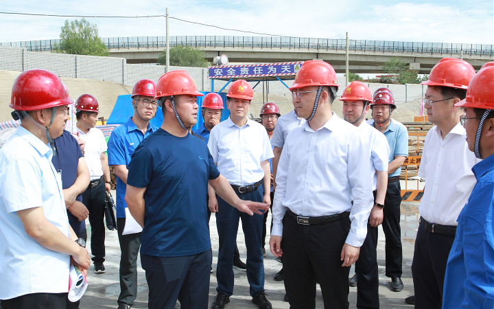 太原市常务副市长刘俊义来西山煤电检查建设工程现场安全工作