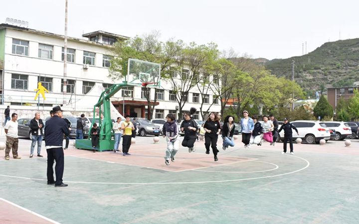 西曲跳绳.jpg