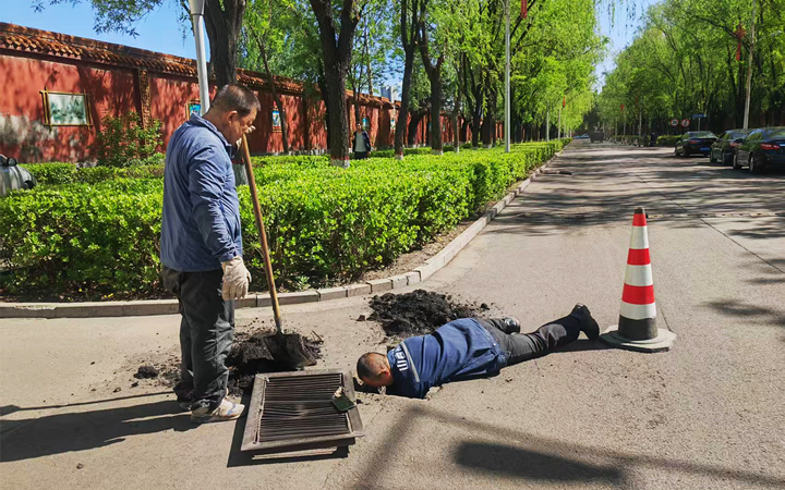 维修队-清理下水井雨水井 (6)_副本.jpg